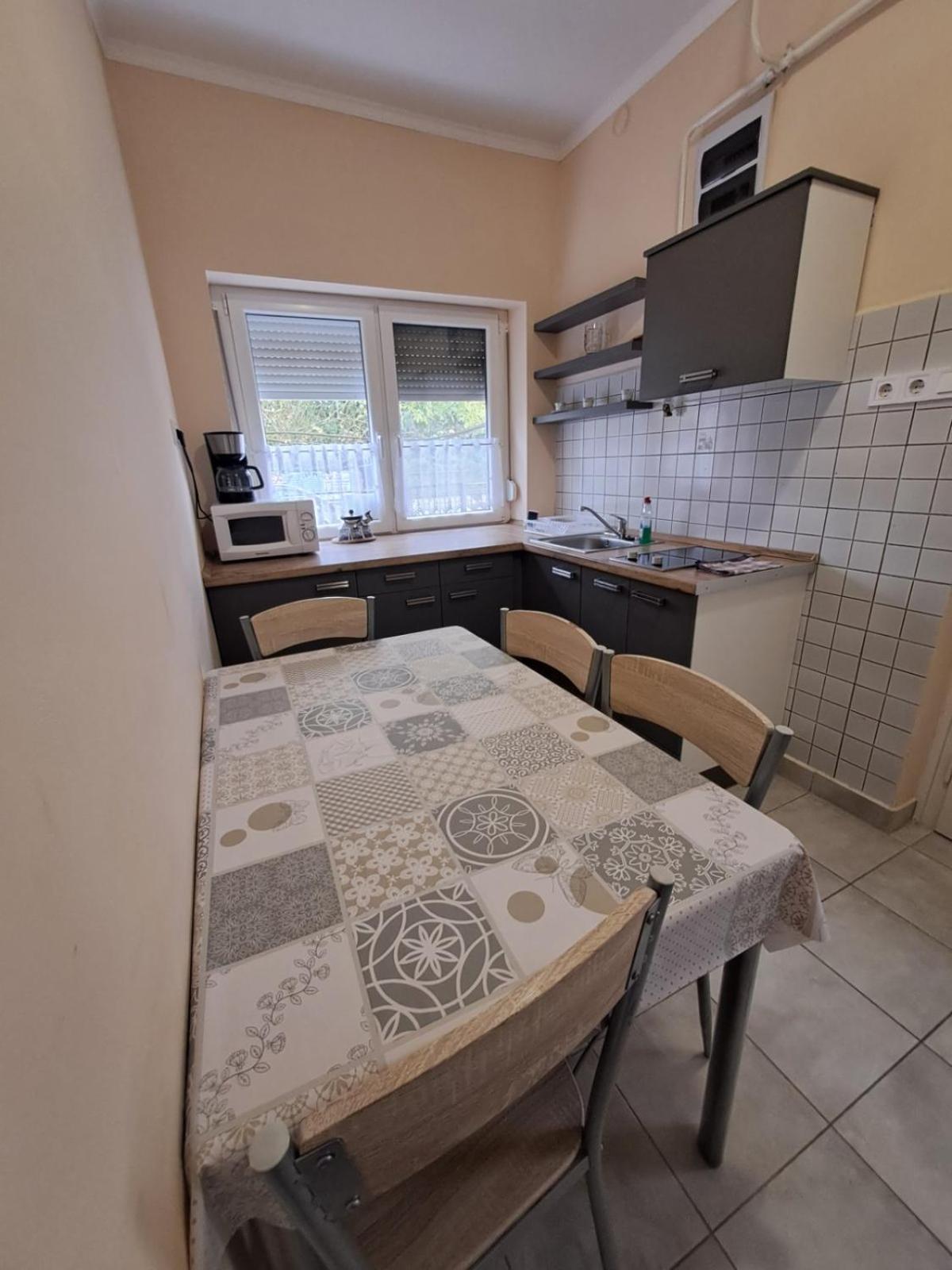 Berta Panzió Bed & Breakfast Hajduszoboszlo Ruang foto