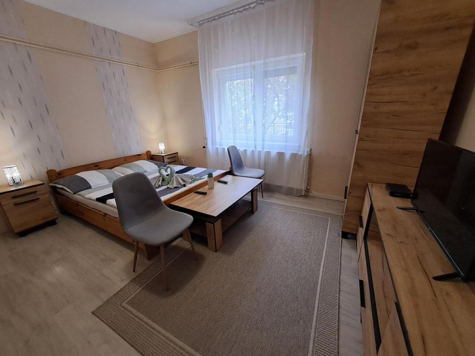 Berta Panzió Bed & Breakfast Hajduszoboszlo Ruang foto