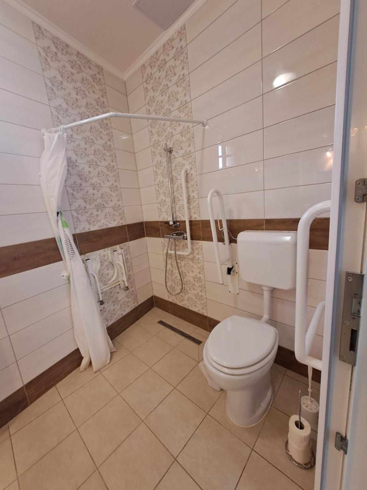 Berta Panzió Bed & Breakfast Hajduszoboszlo Ruang foto