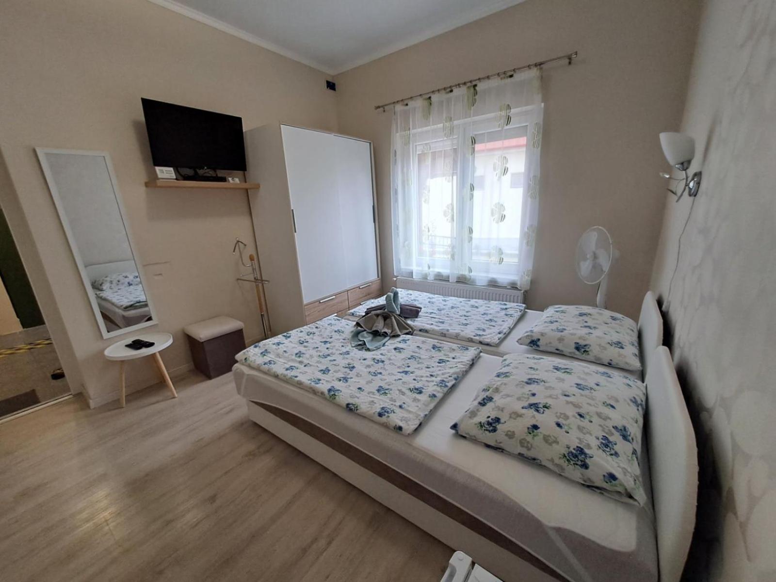 Berta Panzió Bed & Breakfast Hajduszoboszlo Ruang foto