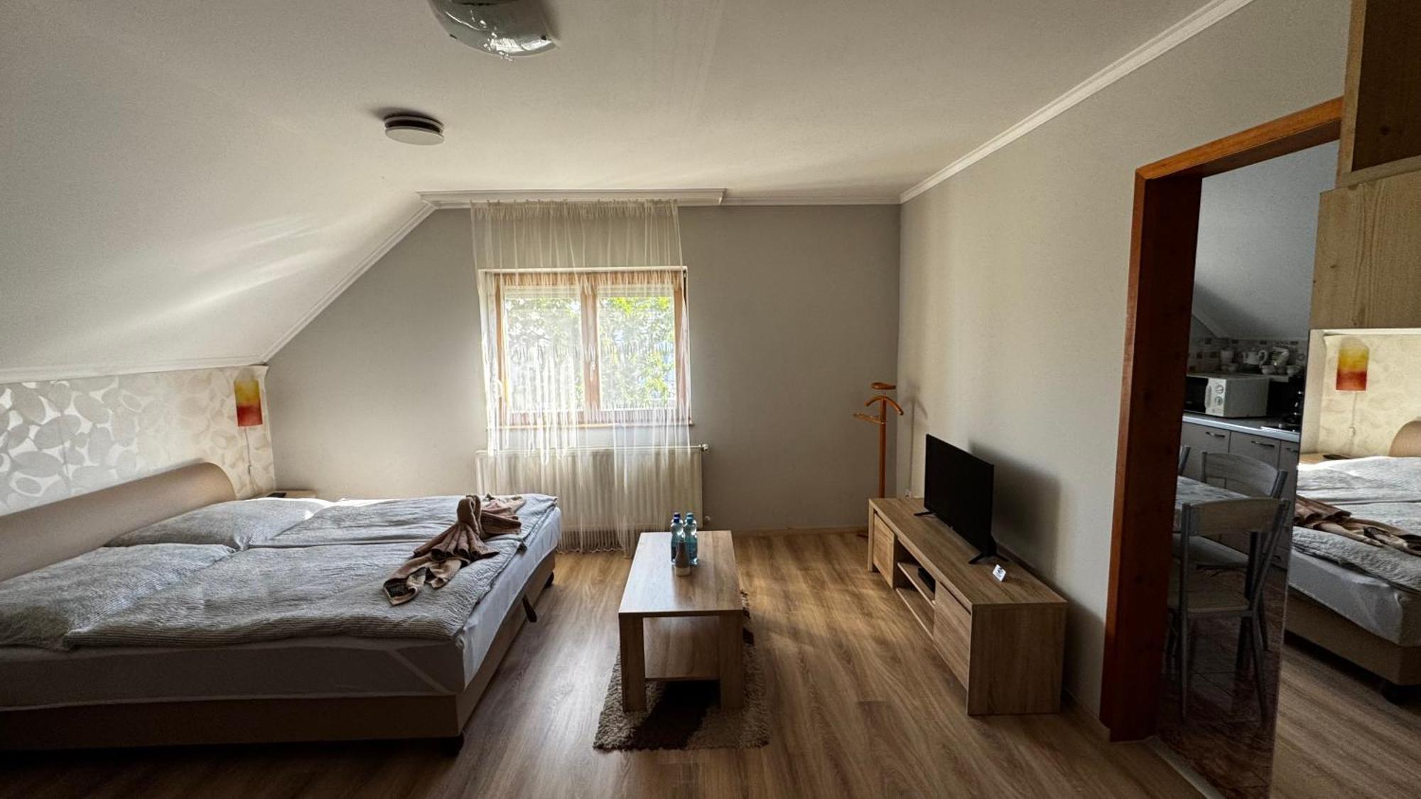 Berta Panzió Bed & Breakfast Hajduszoboszlo Bagian luar foto